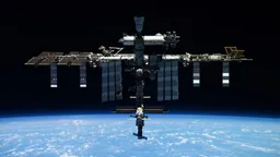 Астронавты МКС ненадолго укрылись на корабле SpaceX Crew Dragon из-за утечки воздуха в российском модуле
